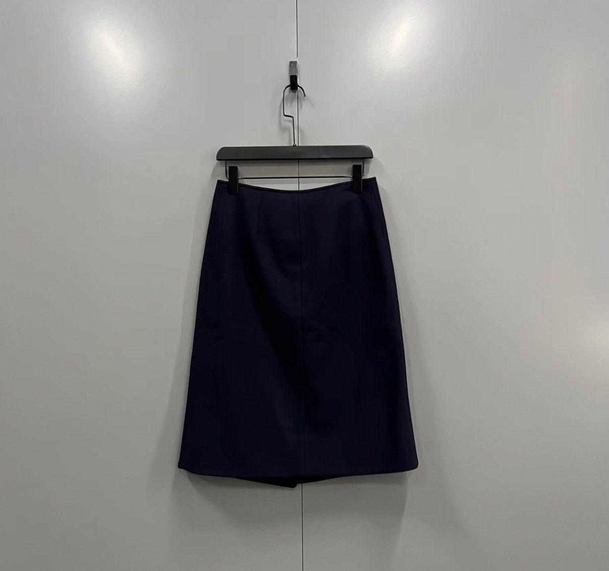 Burberry Burberry Solid Color Button Detailed Skirt J41 Size 27" / US 4 / IT 40 - 2 Thumbnail