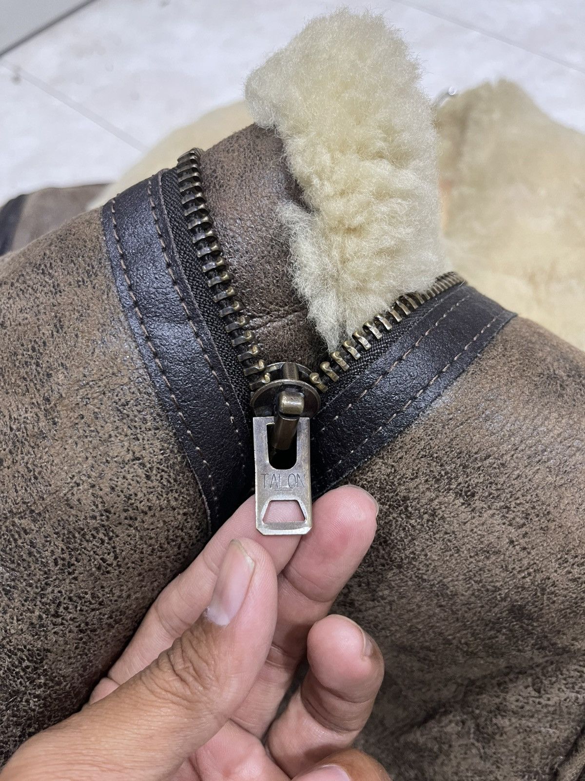 Vintage Vintage Shearling B-3 Leather Jacket Size US M / EU 48-50 / 2 - 4 Thumbnail