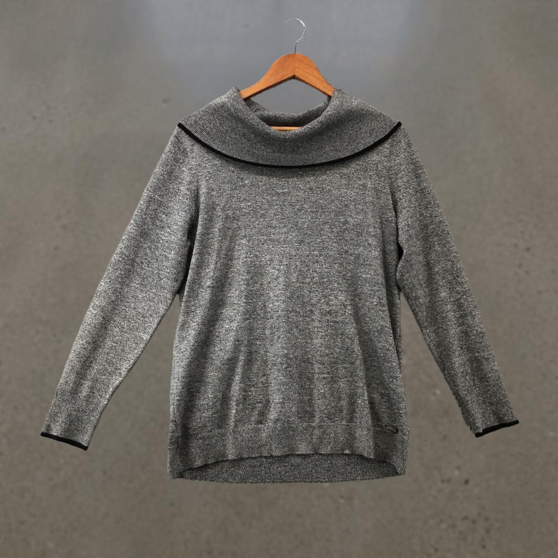Calvin Klein Calvin Klein Cowl Neck Sweater Womens L Gray Solid Rayon Blend Long Sleeve Size L / US 10 / IT 46 - 1 Thumbnail