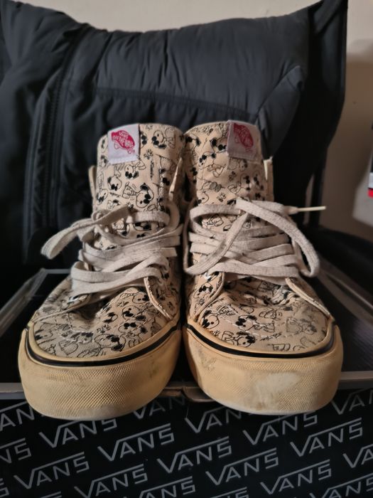 Vans hotsell vault snoopy