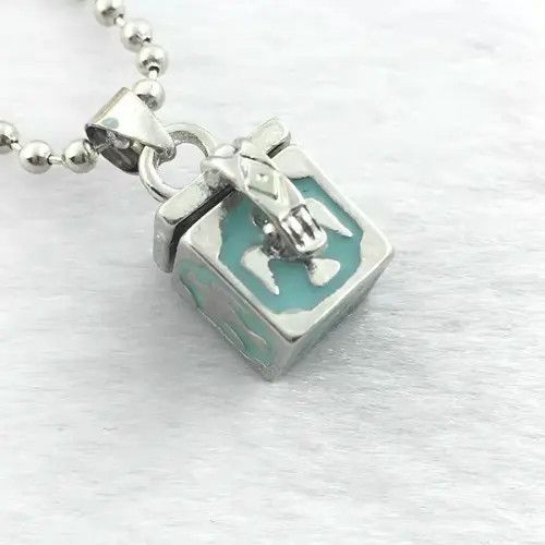 Designer Hat Vintage box pendant that can be used to hold pet hair Size ONE SIZE - 3 Thumbnail