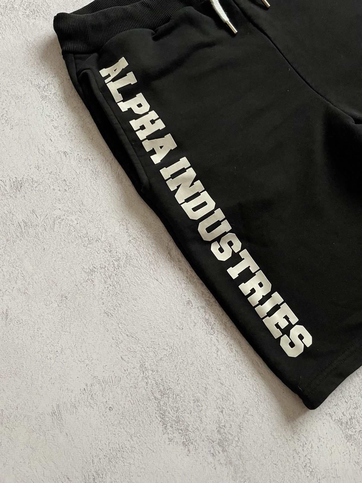 Alpha Industries Vintage Alpha Industries Shorts Combat Black Size US 34 / EU 50 - 2 Thumbnail