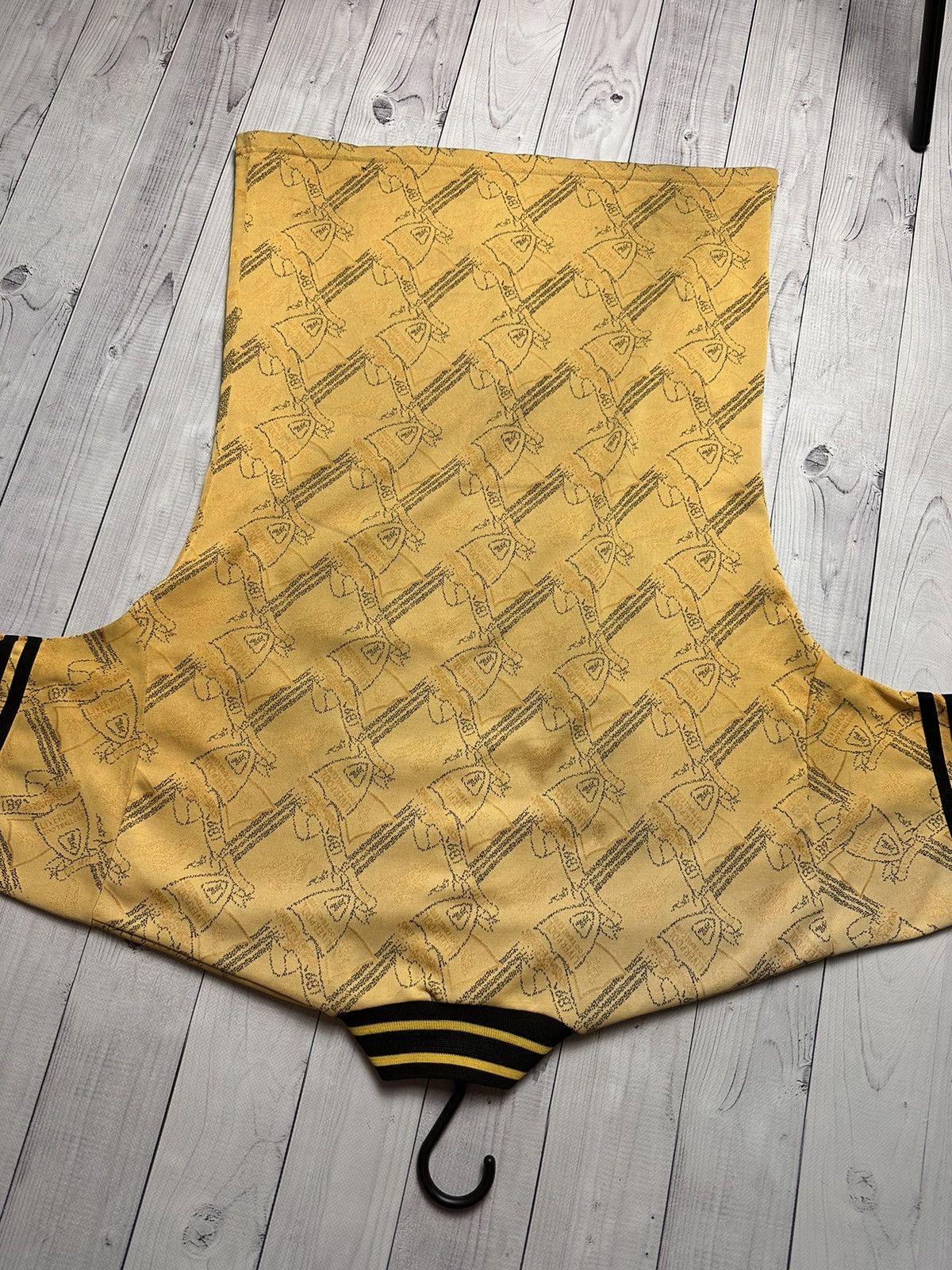 Vintage Vintage Liverpool soccer jersey adidas rare size M monogram Size US M / EU 48-50 / 2 - 8 Thumbnail