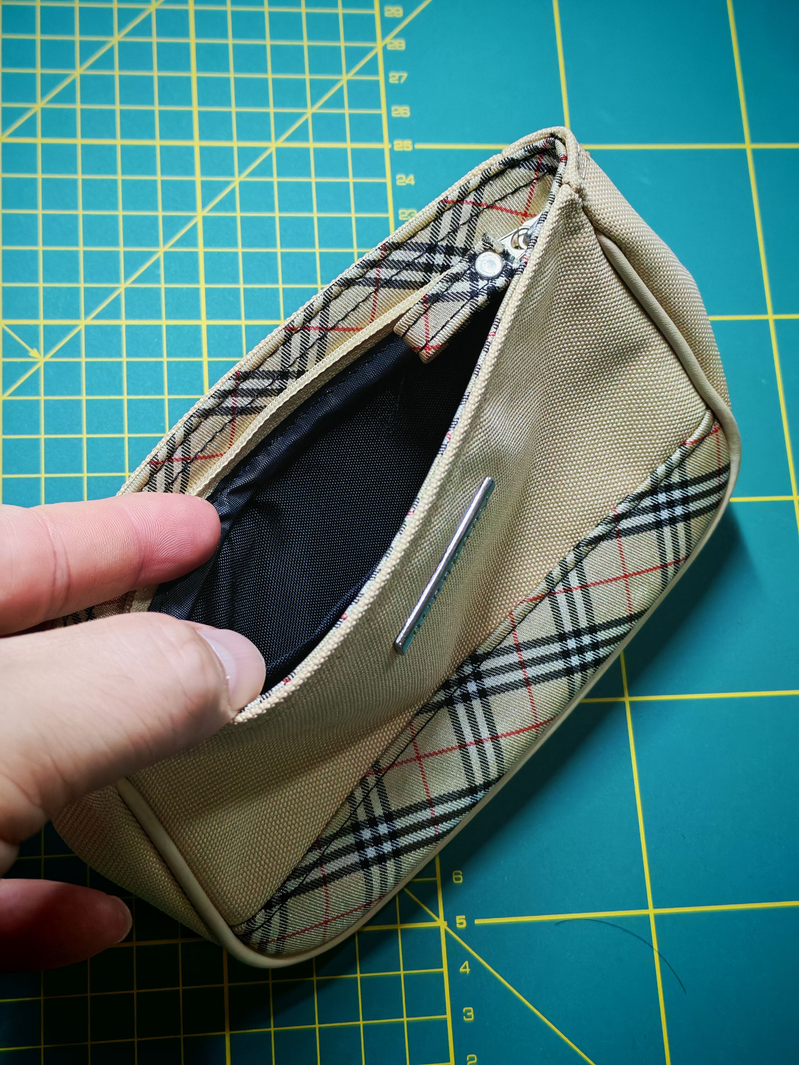 Burberry Burberry Cosmetic Bag Size ONE SIZE - 3 Thumbnail