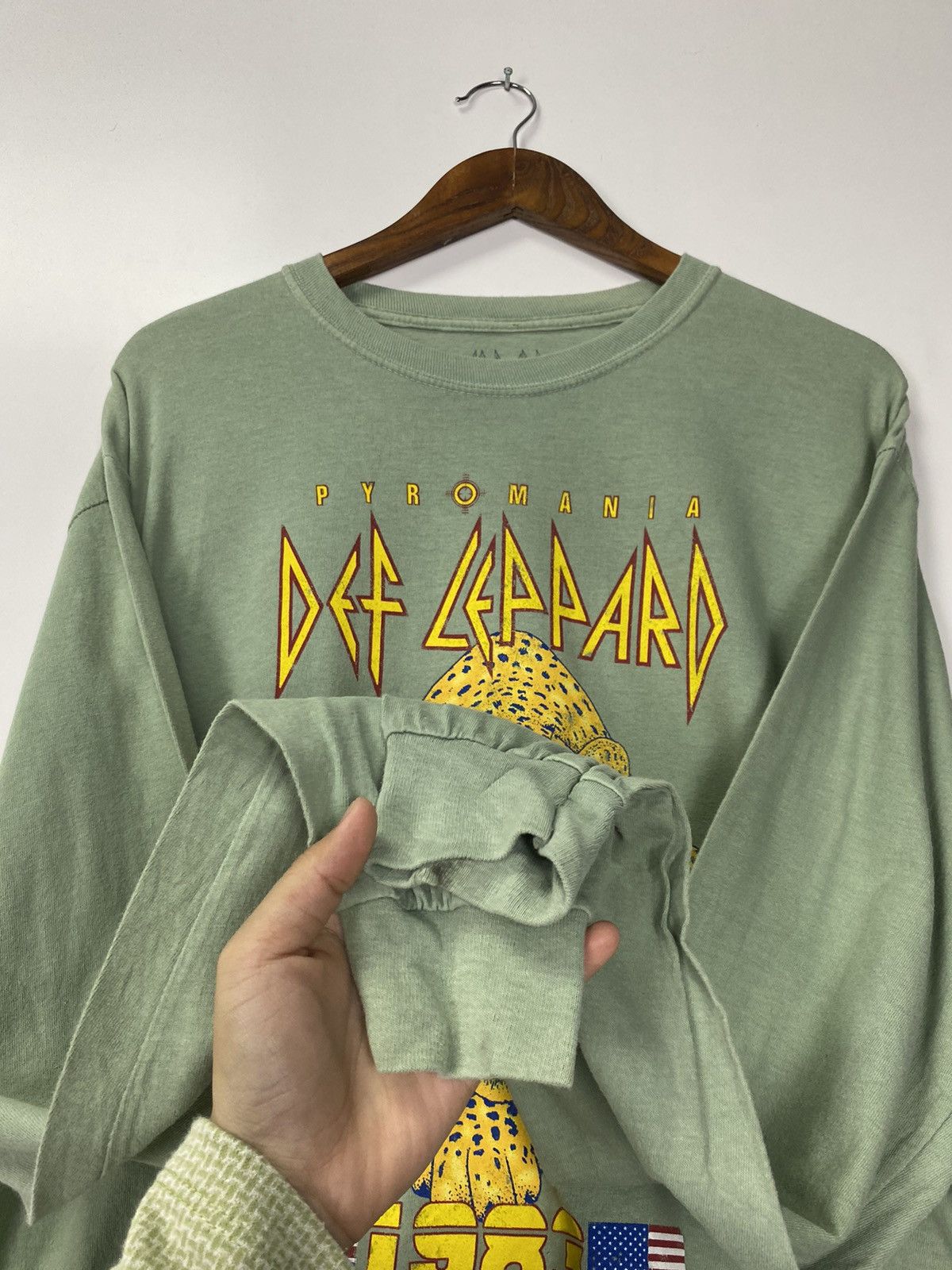 Band Tees × Def Leppard × Vintage Pyromania Def Leppard Rock Band Crop Shirt Size US M / EU 48-50 / 2 - 8 Thumbnail
