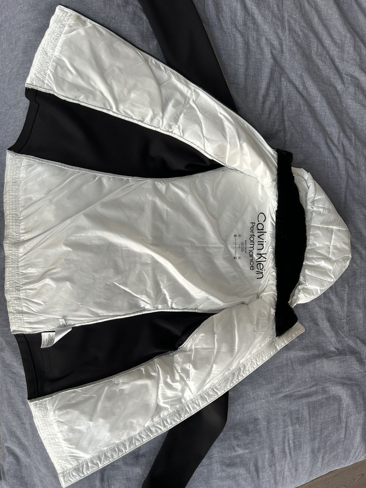 Calvin Klein Calvin Klein Performance White & Black Hybrid Puffer Jacket Size XS / US 0-2 / IT 36-38 - 3 Thumbnail