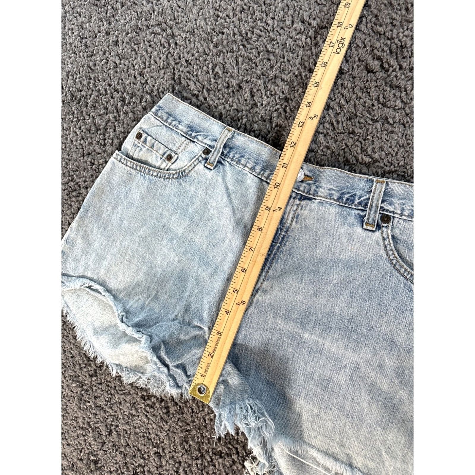 Levi's VINTAGE Levi's 555 Denim Shorts Denim Shorts Women 34 Light Wash High Rise 90s Blue Defining Details Pockets Frayed Summer Casual Womens Size 24" / US 00 / IT 34 - 4 Thumbnail