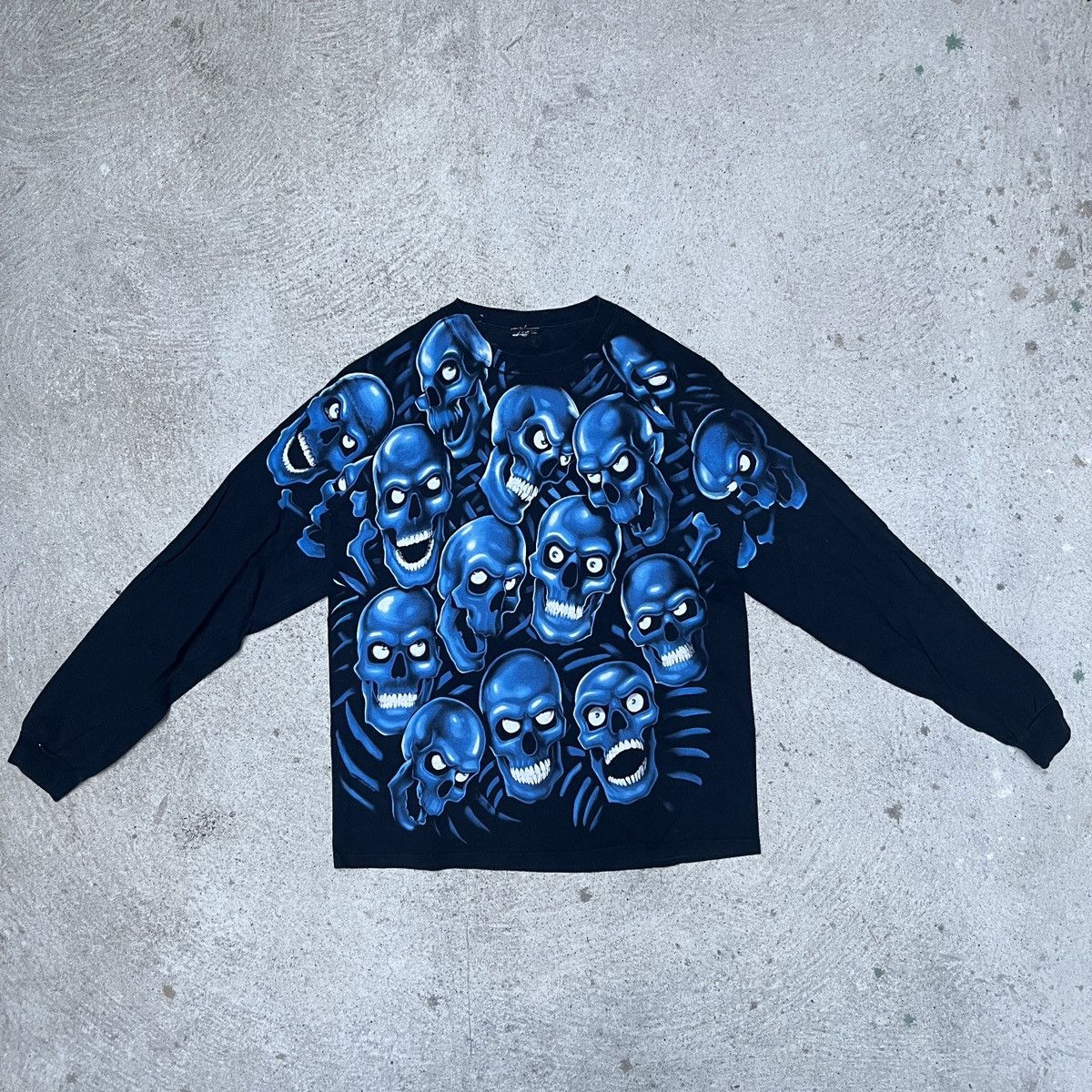 image of Liquid Blue Skulls 2001 Vintage Shirt in Black, Men's (Size XL)