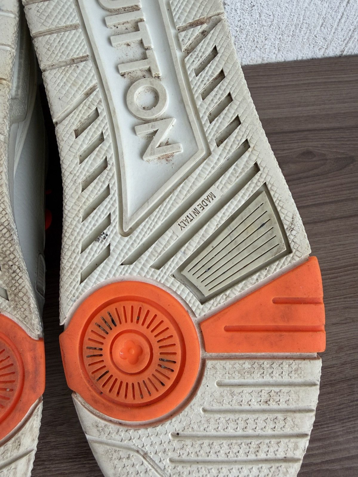 Louis Vuitton Special edition Virgil Abloh trainers Size US 11 / EU 44 - 21 Thumbnail