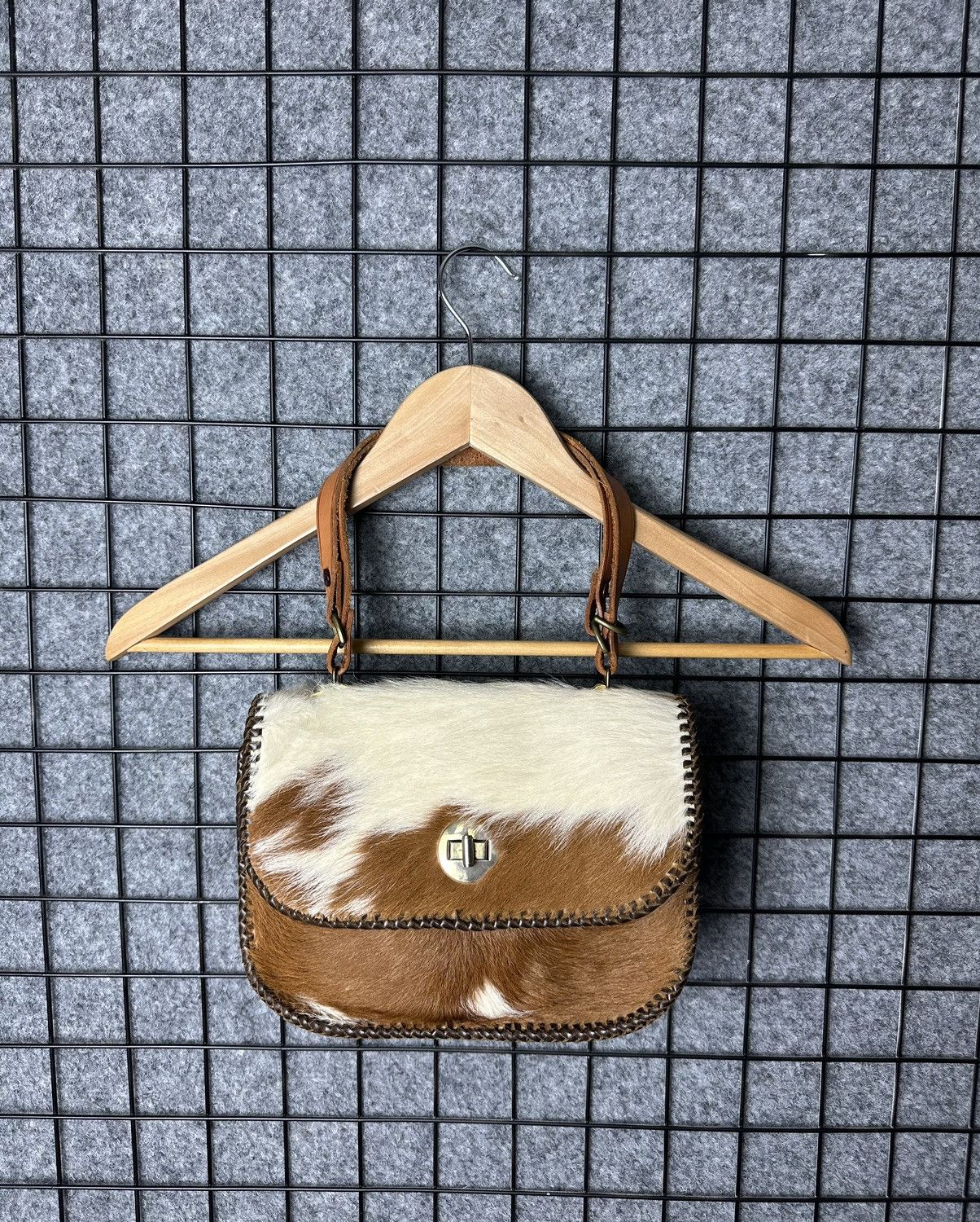 Genuine Leather Vintage Cowhide Leather Adjustable Strap Flap Bag Size OS Size ONE SIZE - 1 Thumbnail