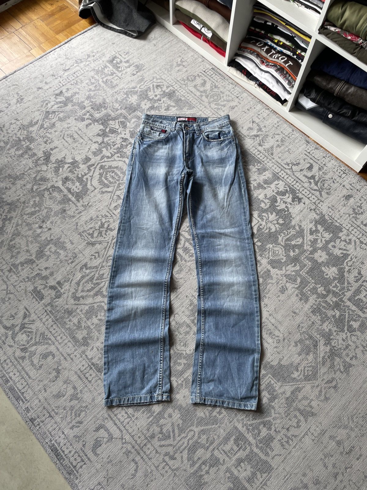 Vintage Vintage Flared Faded Jeans Tommy Hilfiger Big Logo Washed Size US 32 / EU 48 - 4 Thumbnail