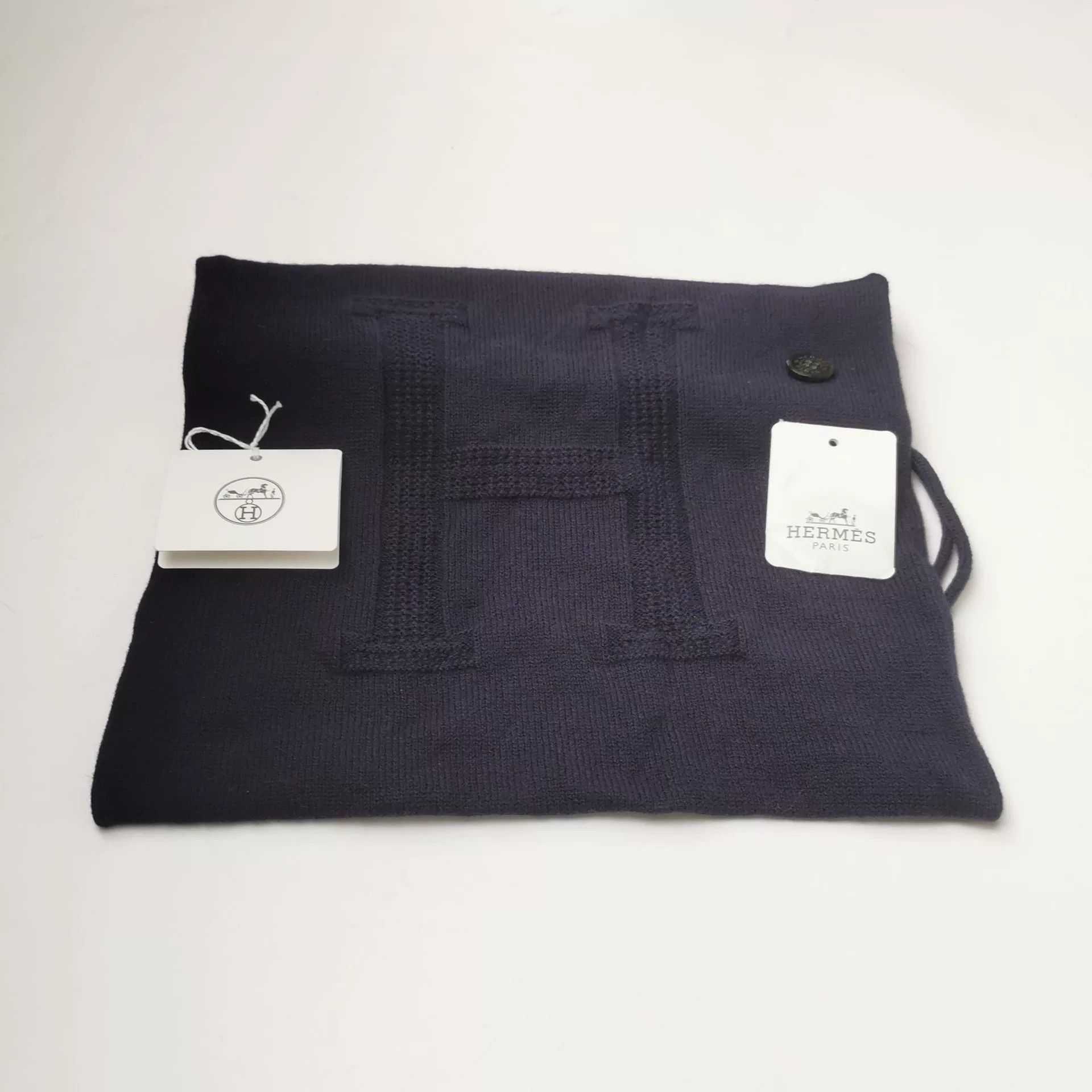 Hermes hermes black cardigan with button closure Size US S / EU 44-46 / 1 - 6 Thumbnail
