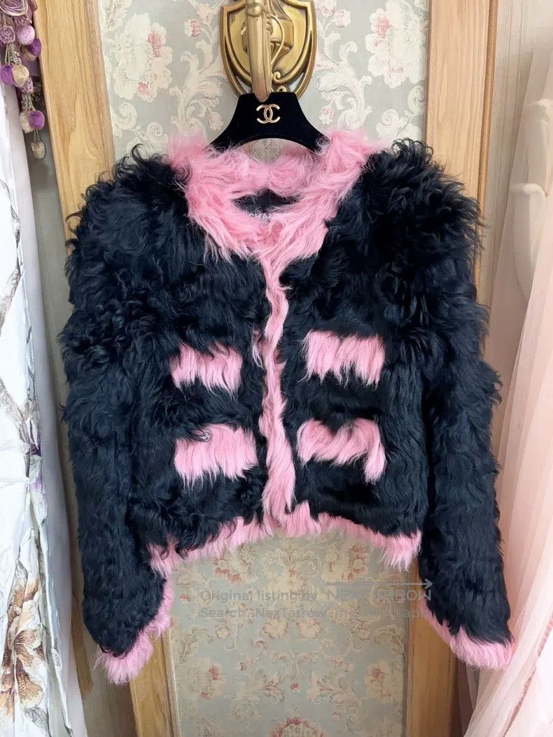 Chanel Chanel Black and pink fur coat Size S / US 4 / IT 40 - 1 Thumbnail