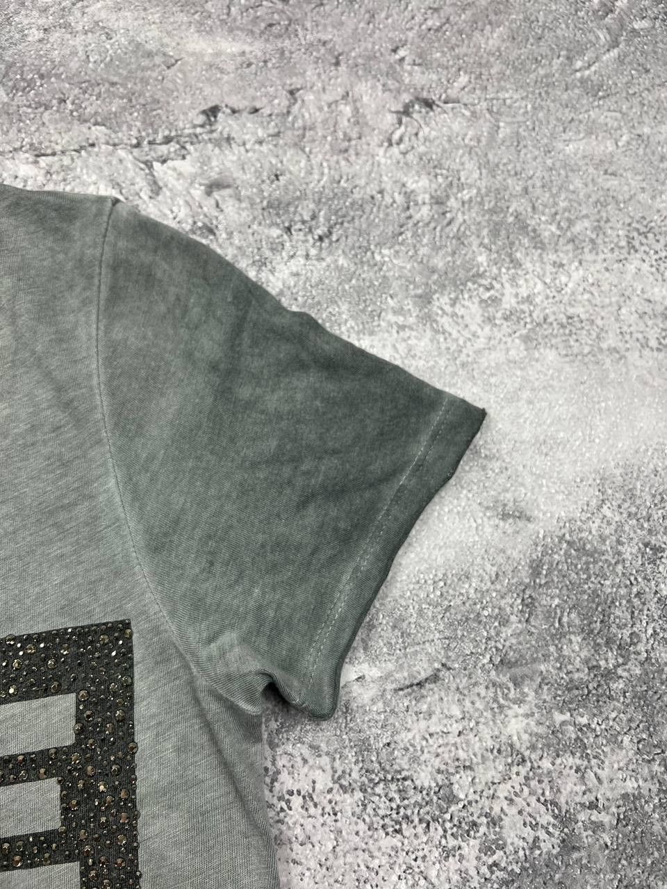 True Religion Vintage 2000s True Religion T-Shirt Big Logo Avant Garde Tee Size XS / US 0-2 / IT 36-38 - 8 Thumbnail