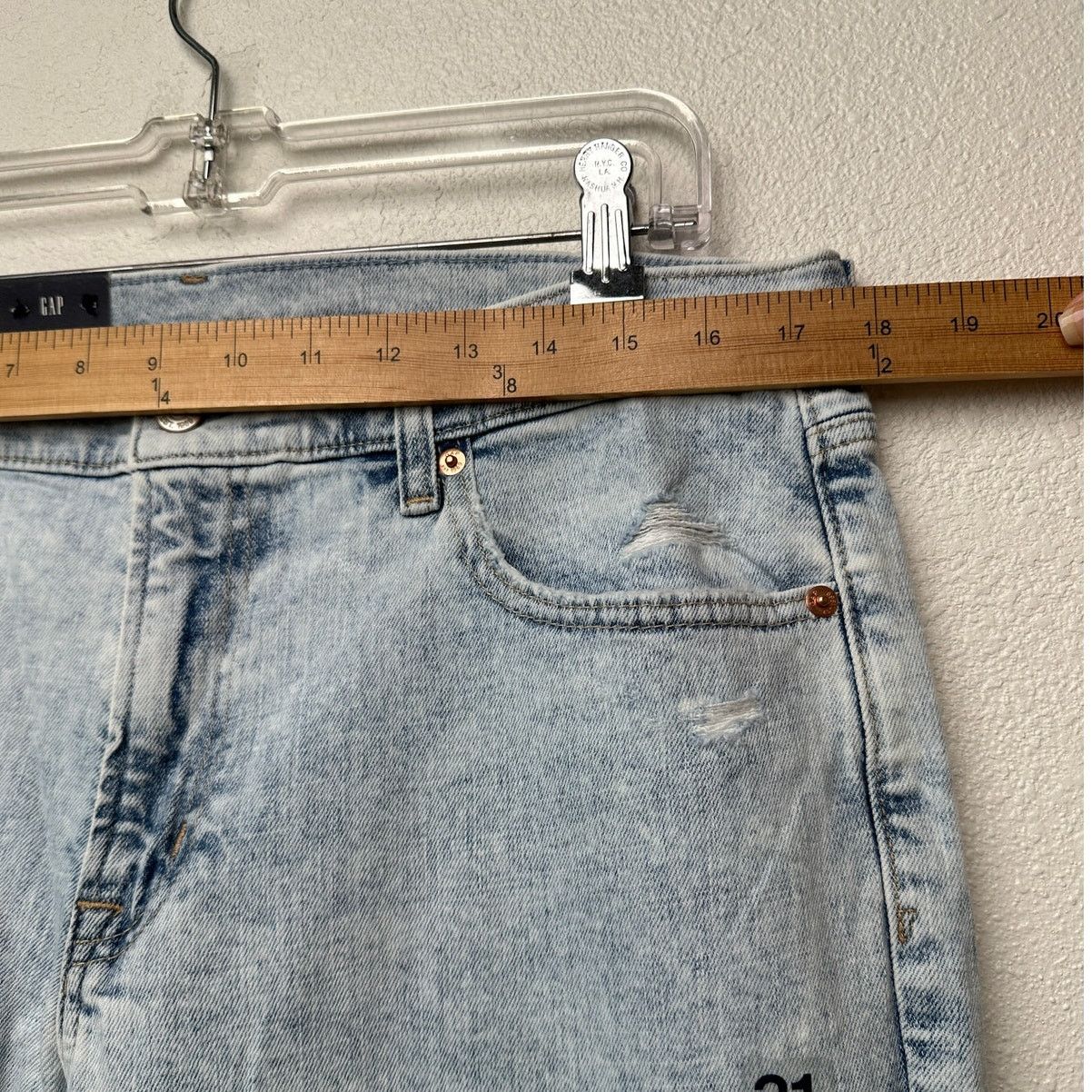 Gap NWT GAP Girlfriend Mid Rise Jeans Gray Acid Wash 31 Raw Hem Size 31" - 12 Thumbnail