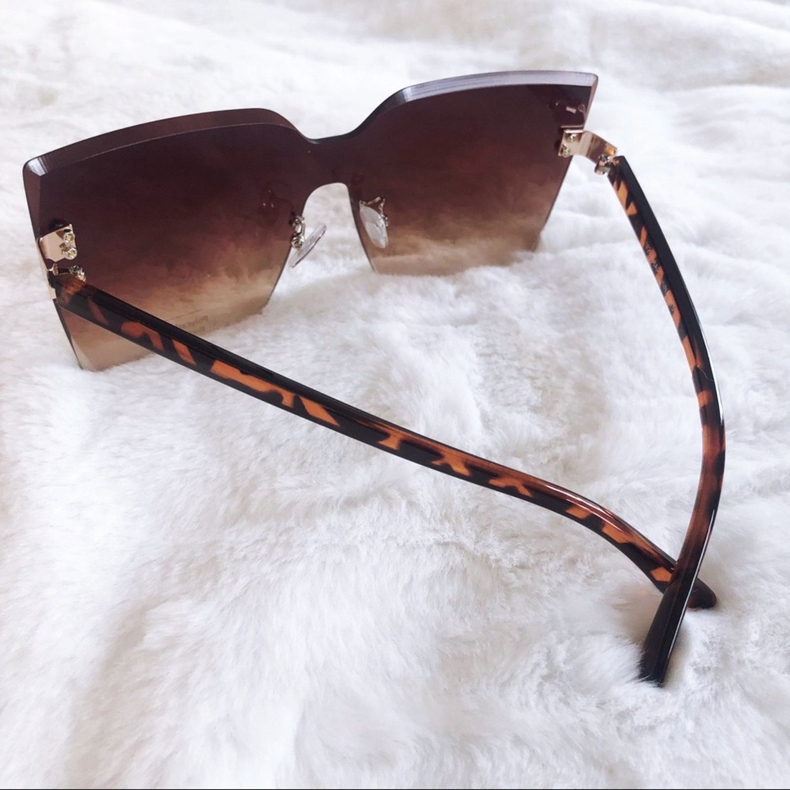 Other Dana Brown Rimless Oversized Cat Eye Sunglasses Size ONE SIZE - 8 Thumbnail