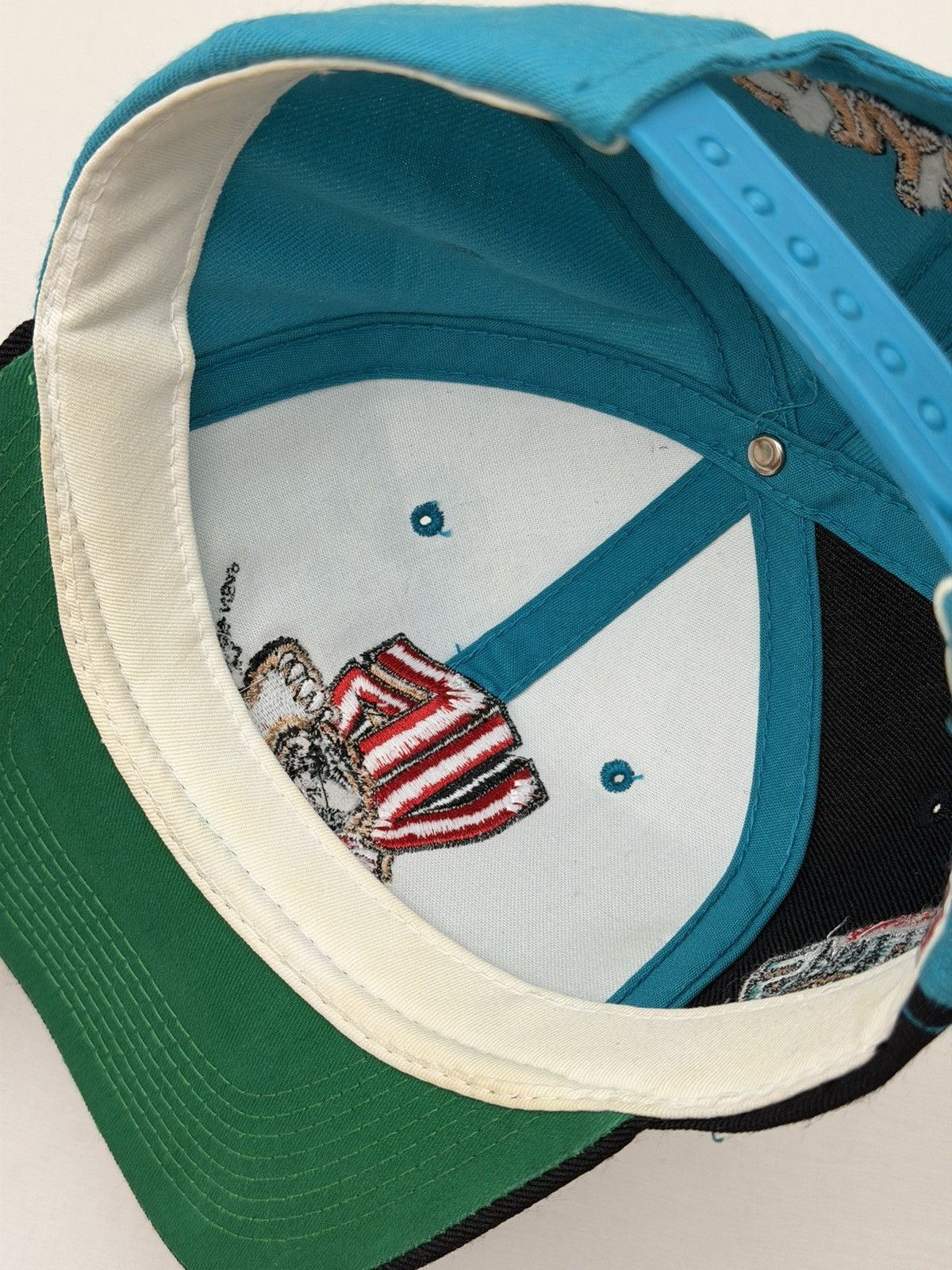 Sports Specialties Vintage 90s Vancouver Grizzlies Snapback Sports Specialties Size ONE SIZE - 8 Thumbnail