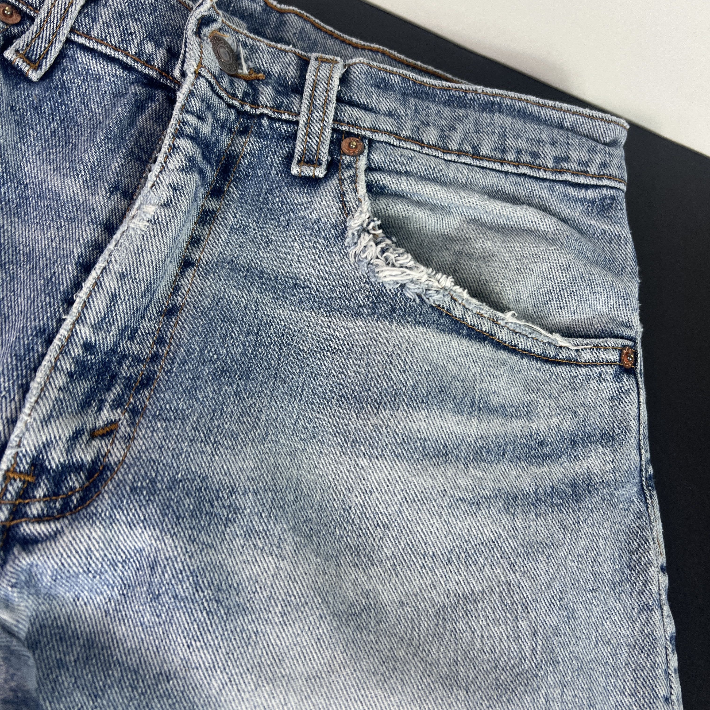 Levi's VTG 90s Levi's Jean 550 Relaxed Tapered Blue Thrashed Denim Size US 31 - 6 Thumbnail