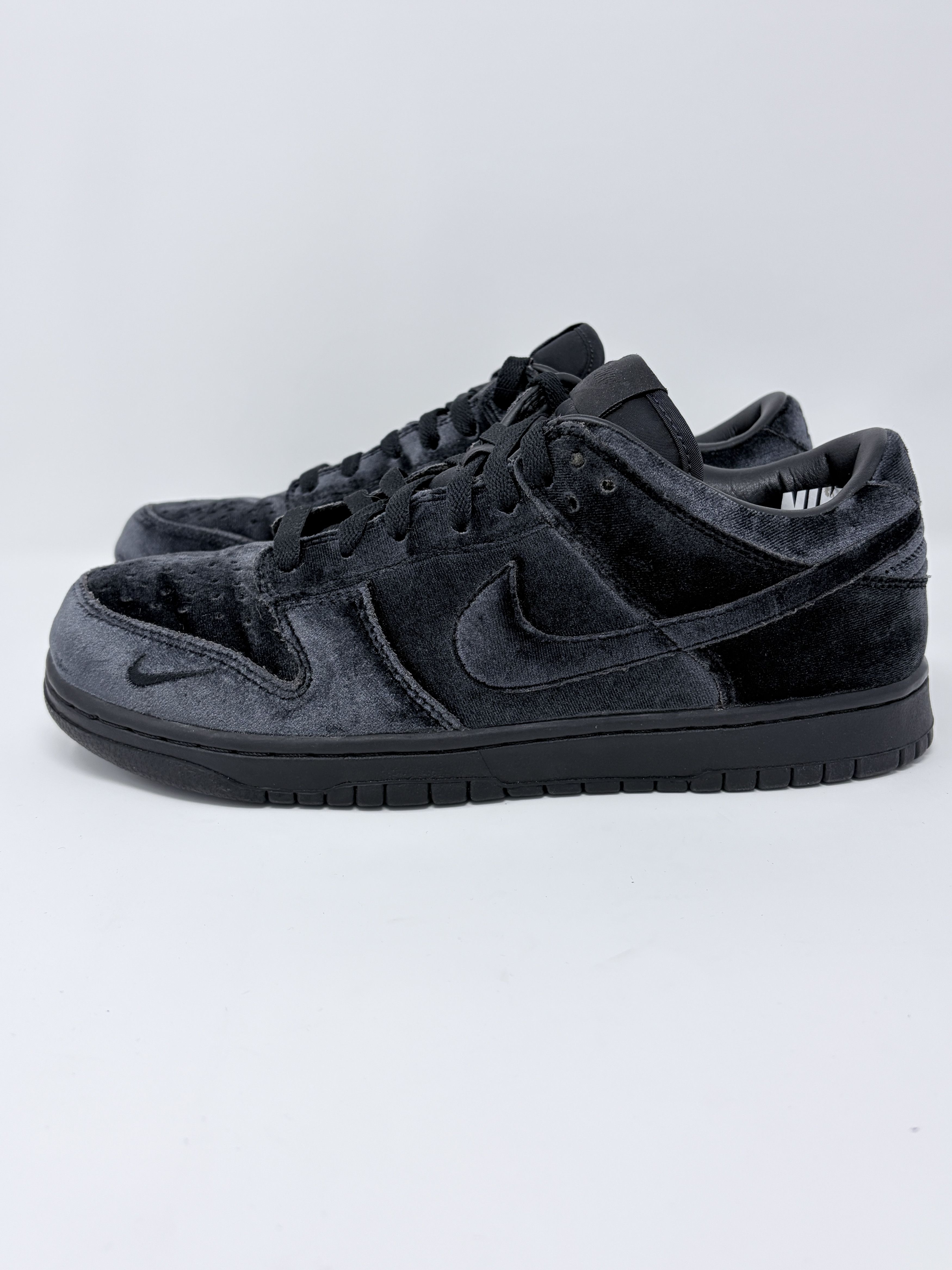 Dover Street Market × Nike DSM Nike Dunk Low Velvet Black Size US 9 / EU 42 - 4 Thumbnail