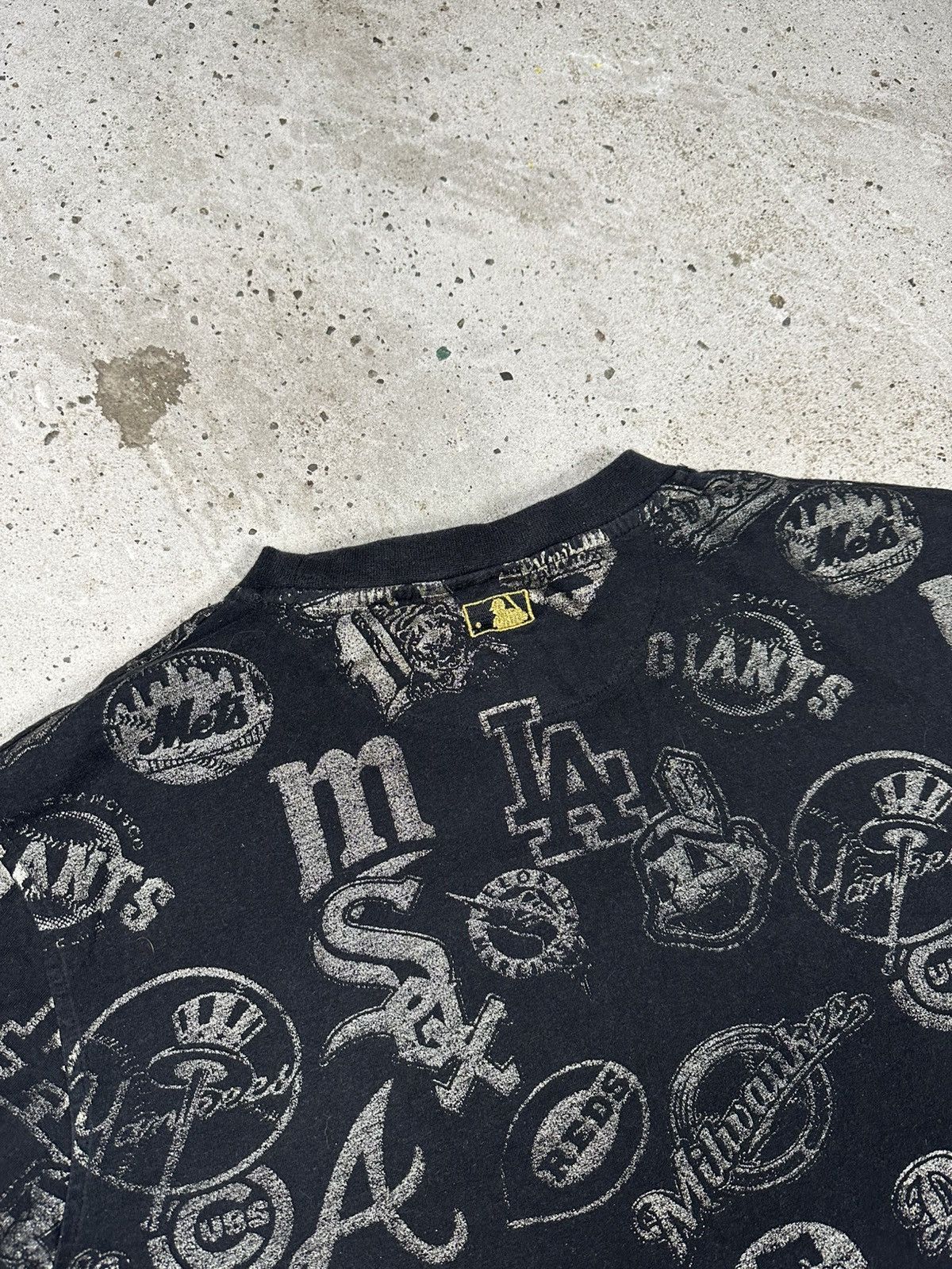 Majestic Vintage Y2K Majestic All Over Prints MLB Teams T Shirt Size US L / EU 52-54 / 3 - 14 Thumbnail