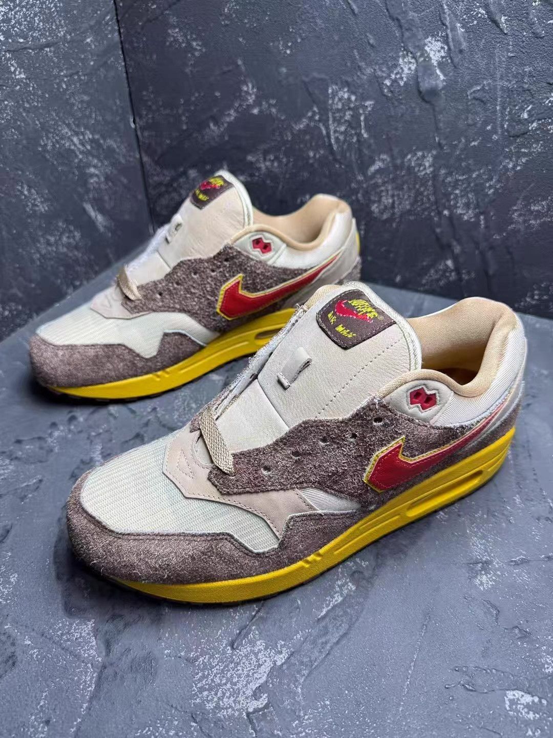Nike Nike Air Max 1 x [Collaboration] King Kong Colorway Q10 Size US 10 / EU 43 - 1 Thumbnail