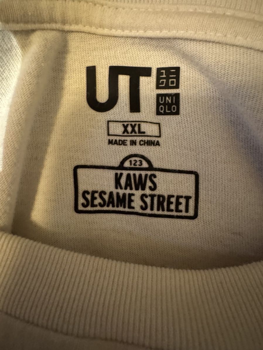 Kaws × Uniqlo KAWS x Uniqlo x Sesame Street Companion Trash Can Tee Size US XXL / EU 58 / 5 - 3 Thumbnail
