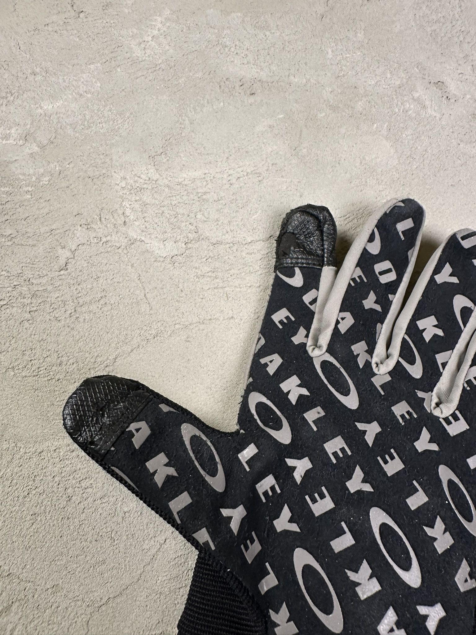 Oakley Vintage Y2k Oakley Circle Logo Gloves Size ONE SIZE - 5 Thumbnail