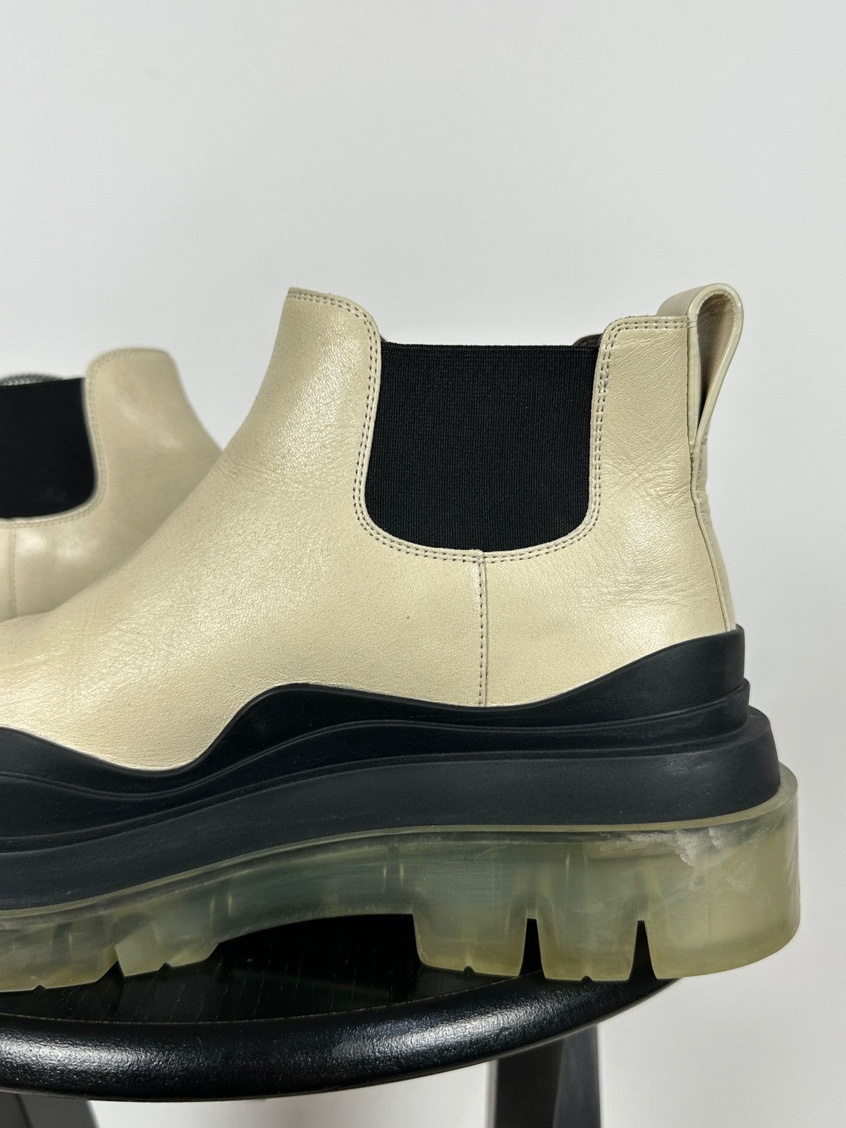 Bottega Veneta Bottega Veneta Cream Leather Ankle Chelsea Boots Size US 9.5 / IT 39.5 - 19 Thumbnail