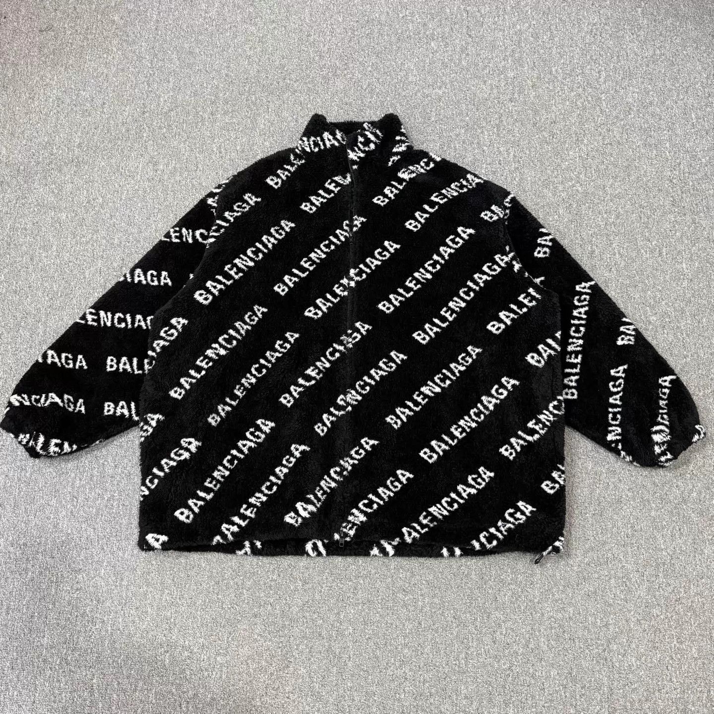 Balenciaga Balenciaga all over print teddy jacket Women's 34 99 new Size XXS / US 00 / IT 34 - 1 Thumbnail
