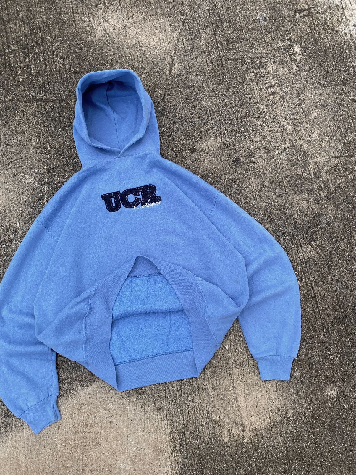 Vintage Vintage Russell Athletic Hoodie Baby Blue Size US L / EU 52-54 / 3 - 5 Thumbnail