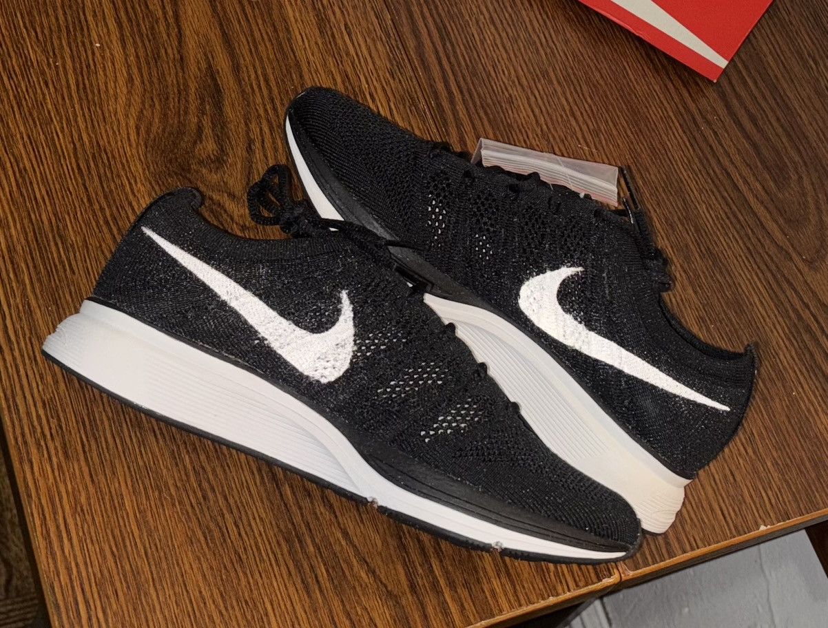 Nike Nike Flyknit Trainer Black White 3M Size US 5 / EU 37 - 2 Thumbnail