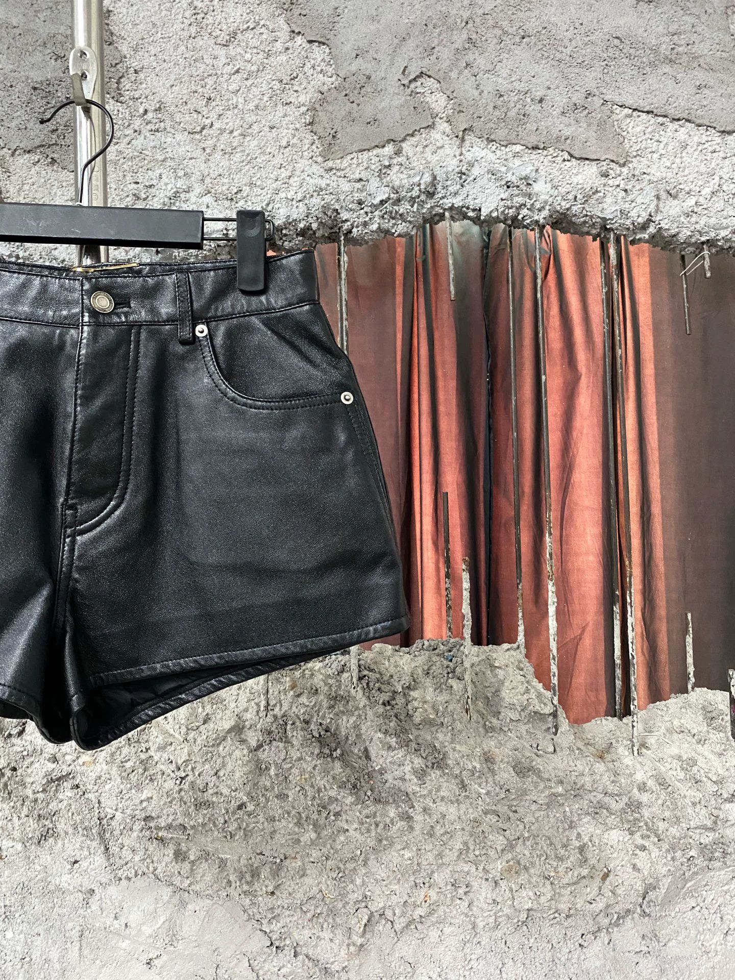 Saint Laurent Paris YSL SLP (Saint Laurent) Lambskin Shorts Size 26" / US 2 / IT 38 - 3 Thumbnail