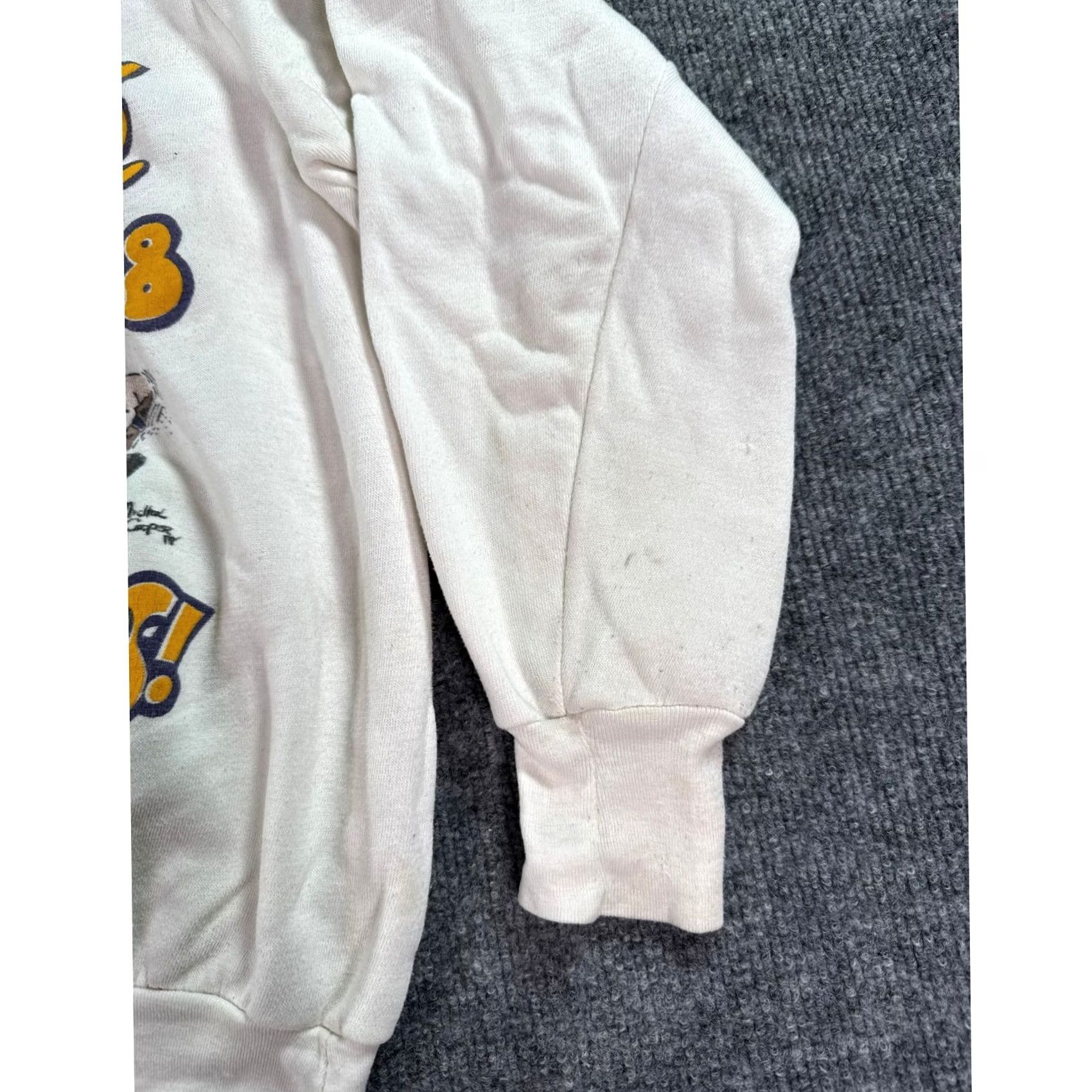 Vintage VINTAGE LA Lakers Sweatshirt Mens Small White 80s Back to Back Champs Graphic Size US S / EU 44-46 / 1 - 5 Thumbnail