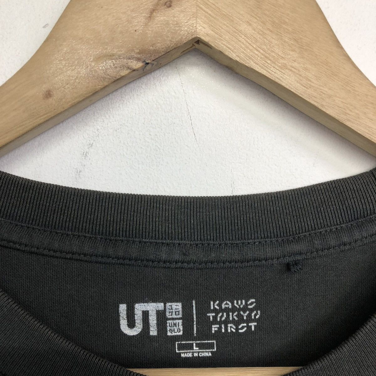 Kaws KAWS Tokyo First X Uniqlo Graphic Tshirt Size US L / EU 52-54 / 3 - 13 Thumbnail