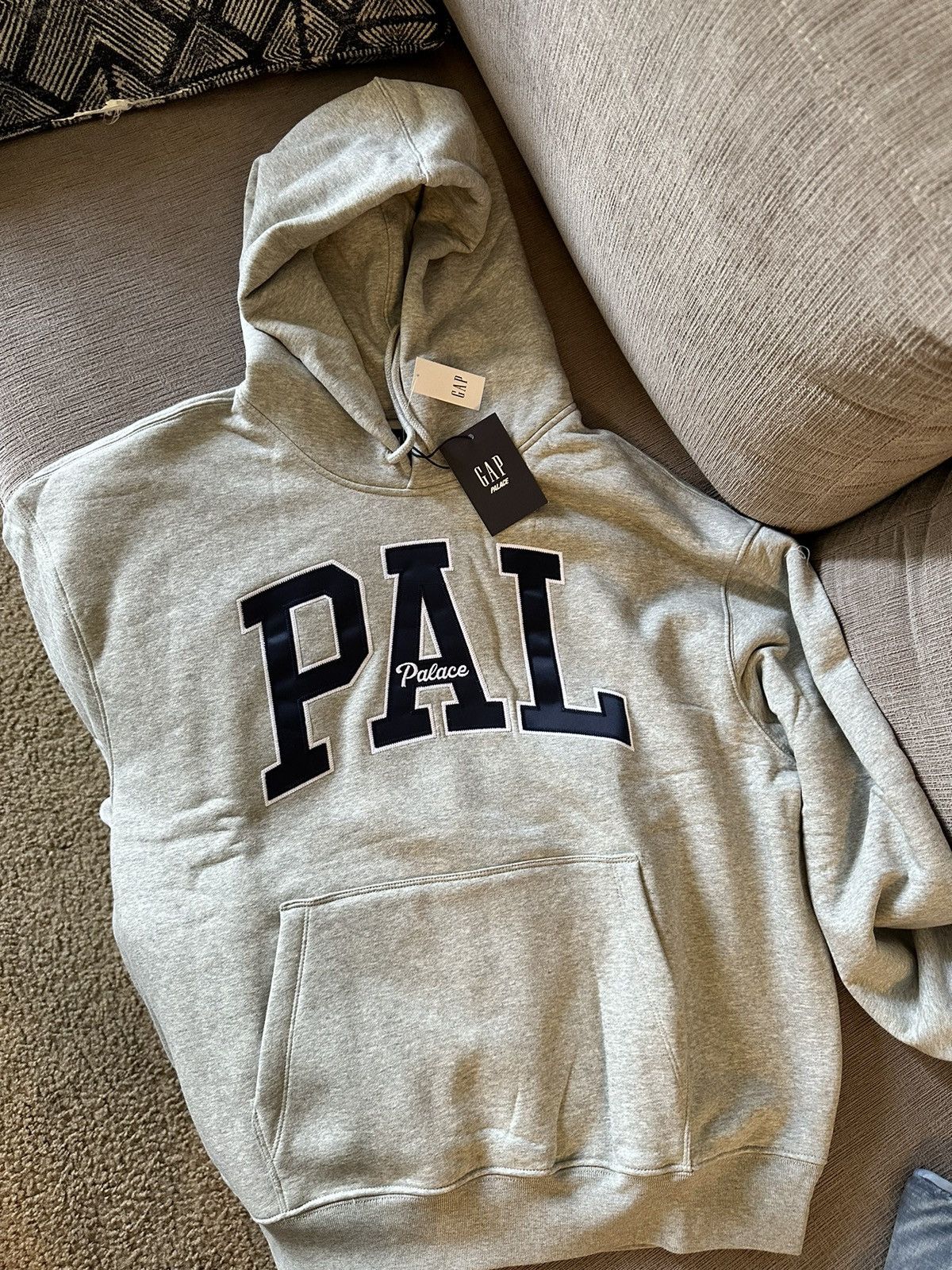 PALACE GAP HOOD GREY | www.gamutgallerympls.com