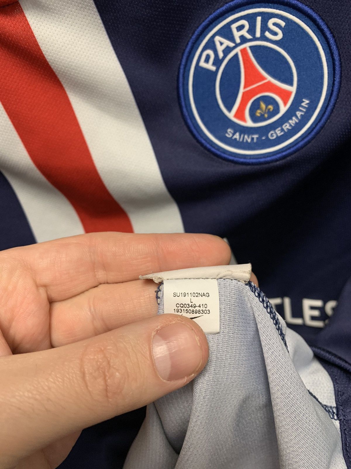 Nike Paris Saint Germain PSG Nike soccer jersey L vintage Size US L / EU 52-54 / 3 - 10 Thumbnail