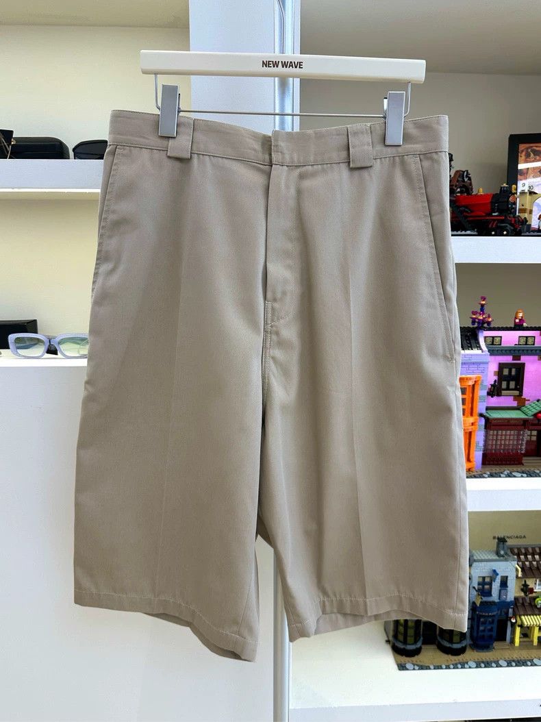 Balenciaga Balenciaga size US 46 Suit Shorts 2501-Nextarrow Size US 30 / EU 46 - 1 Thumbnail
