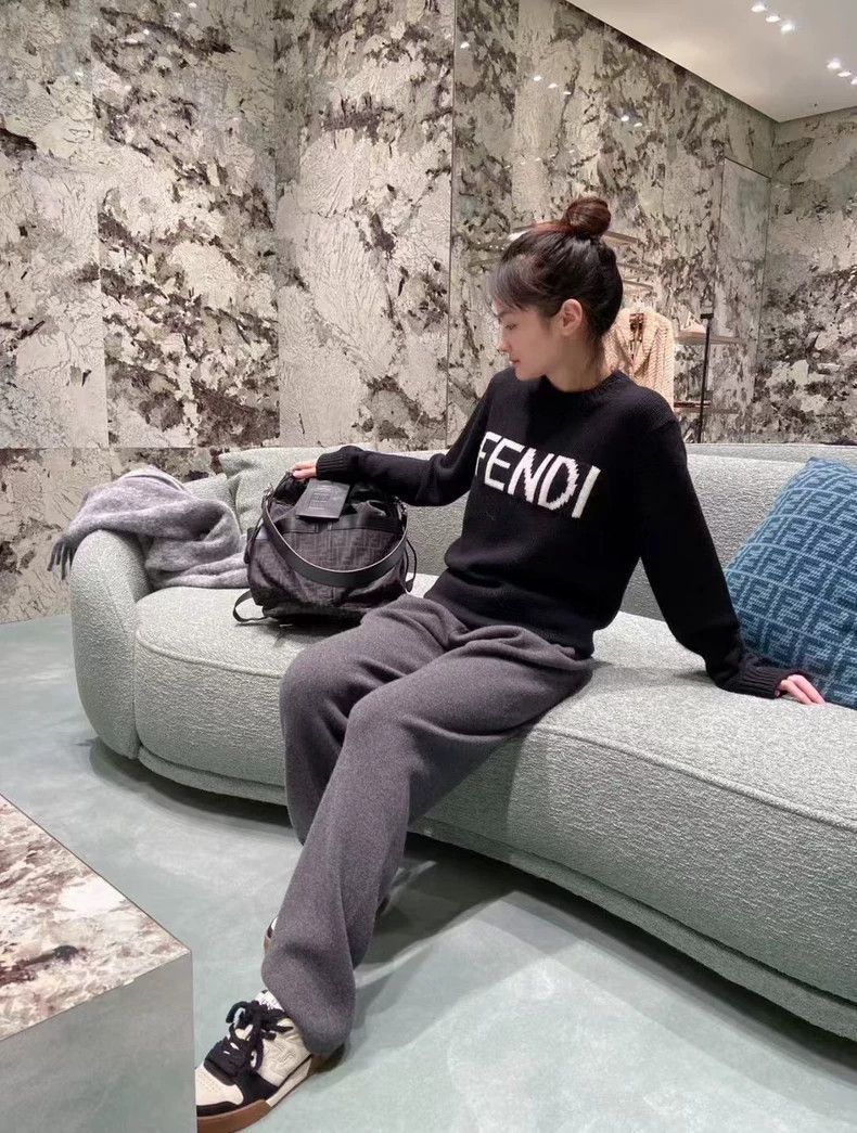 Fendi Fendi Letter logo jacquart knitted woollen sweater Size US M / EU 48-50 / 2 - 8 Thumbnail