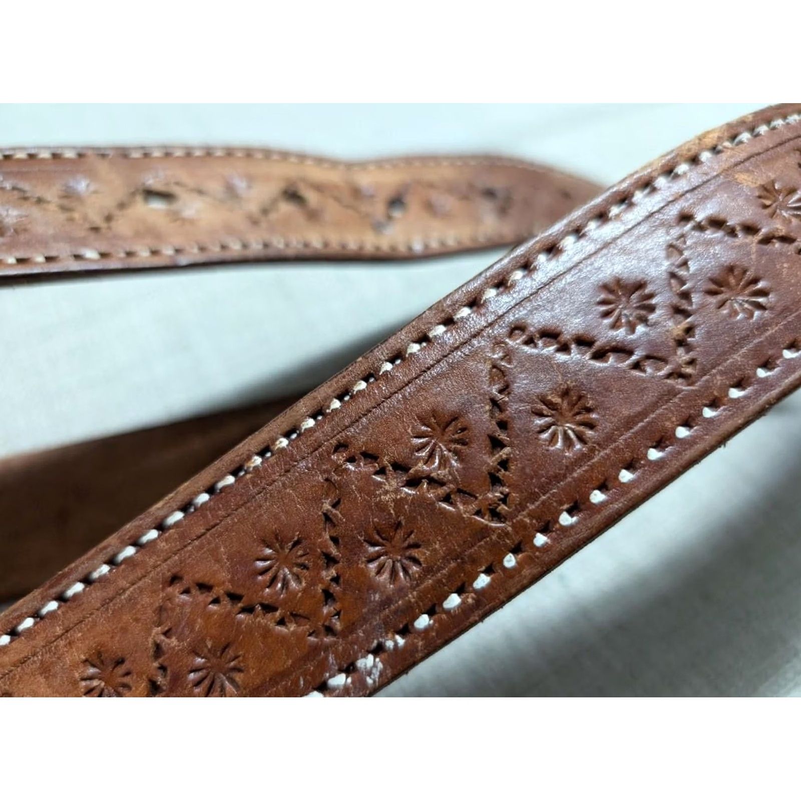 Vintage VINTAGE HANDCRAFTED buckle belt TOOLED cowhide 34 brown leather GEOMETRIC boho Mens Size 34 - 2 Thumbnail