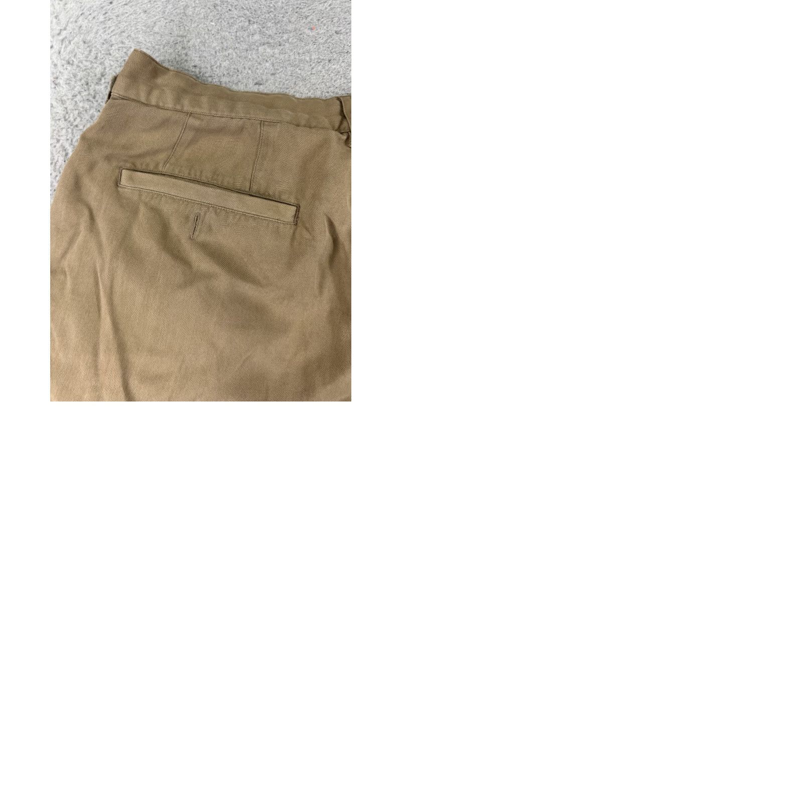 Tommy Bahama Tommy Bahama Bermuda Shorts Men 34 Beige Silk Herringbone Pleated 9 Inseam Zip Pocket Pockets Travel Aloha Beach Designer Mens Size US 34 / EU 50 - 10 Thumbnail