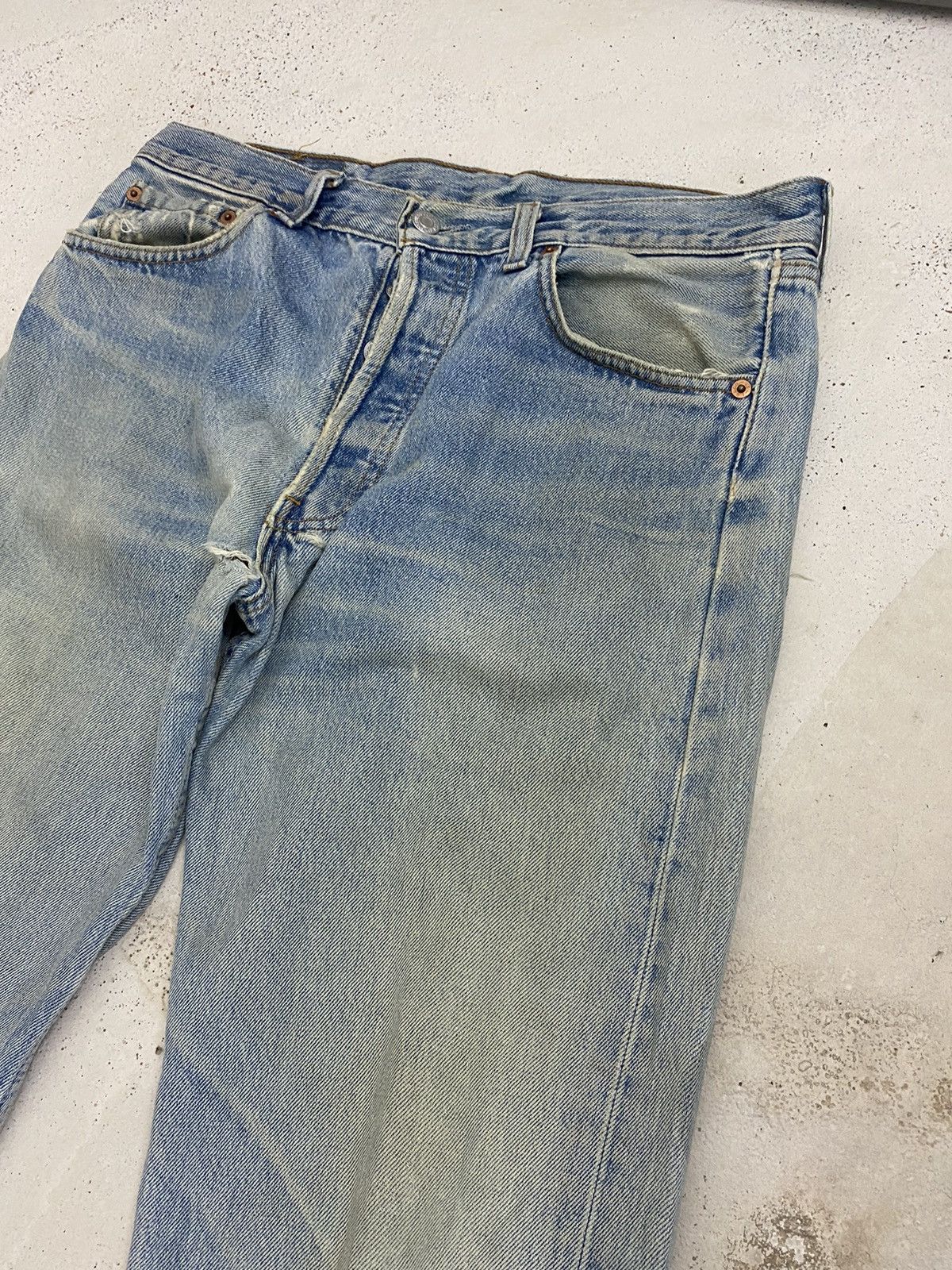Levi's Vintage 90s Levis 501 Button Fly 311 Distressed Light Blue Size US 31 - 7 Thumbnail