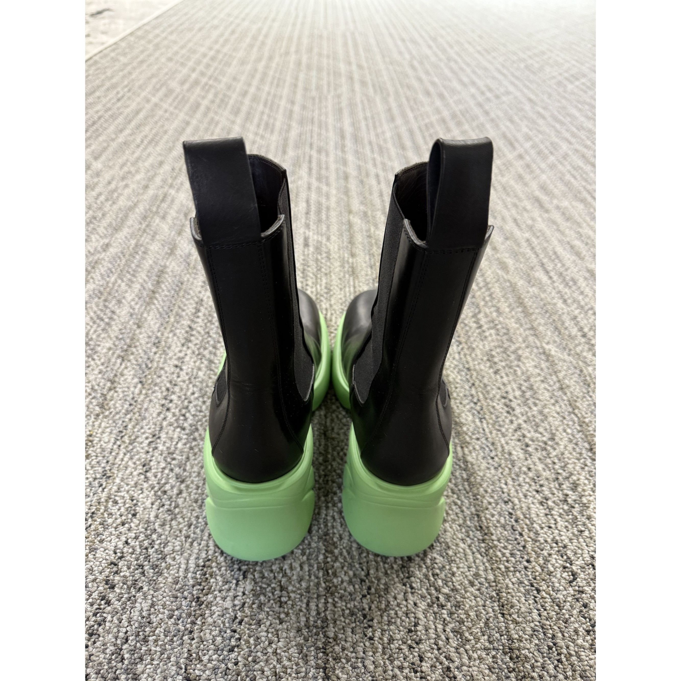 Bottega Veneta Bottega Veneta Black Leather Ankle Boots With Green Soles Si Size US 7.5 / IT 37.5 - 5 Thumbnail