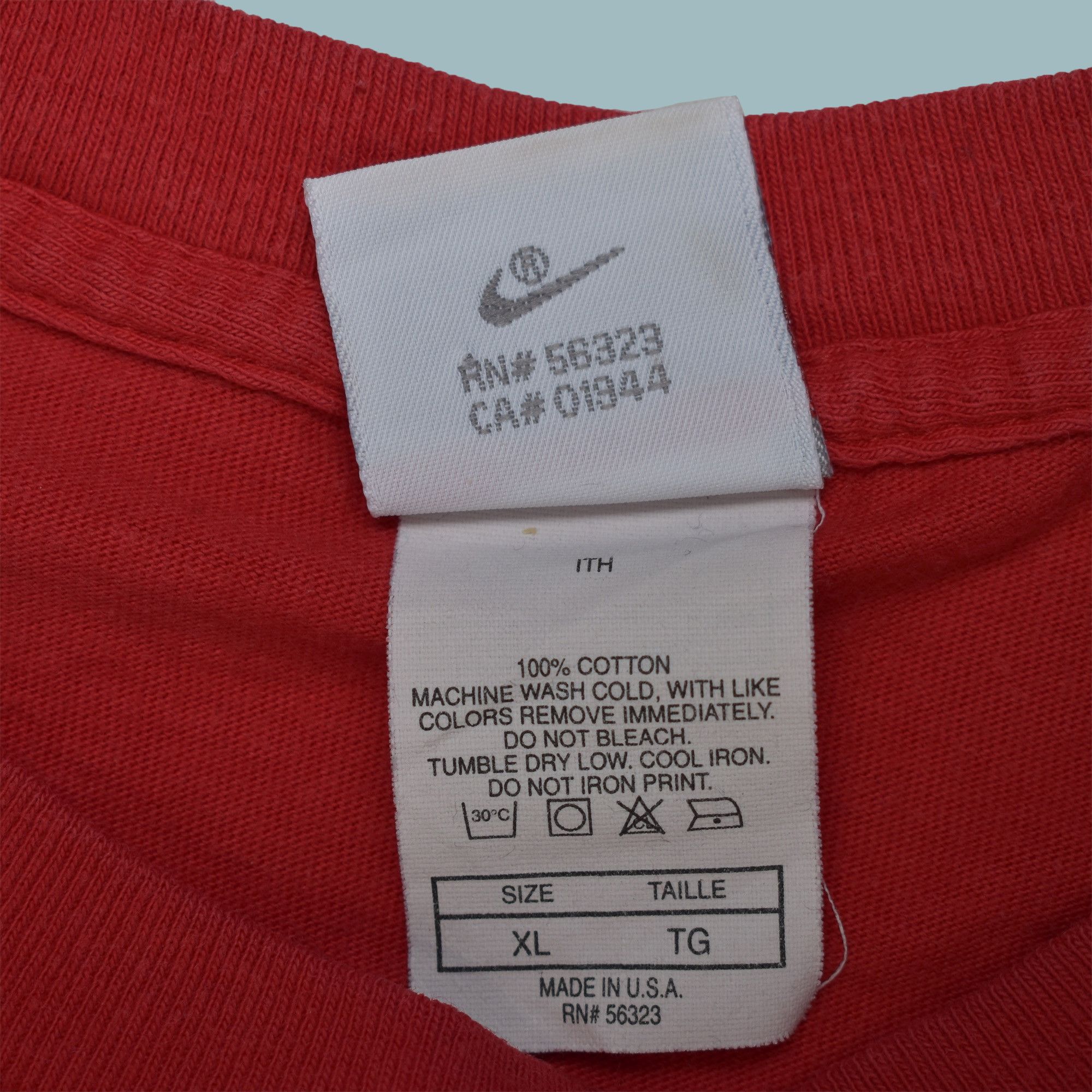 Nike *RARE* VINTAGE JORDAN 1990s Red Movement Wraparound T-Shirt Size US XL / EU 56 / 4 - 4 Thumbnail