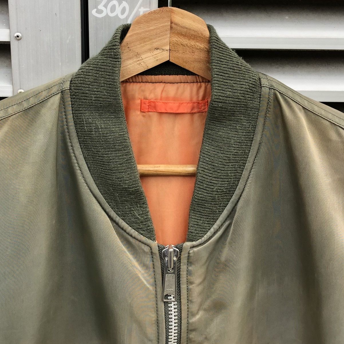 Vintage Vintage Sun Faded Ma-1 Bomber Jacket By Uniqlo Size US L / EU 52-54 / 3 - 14 Thumbnail