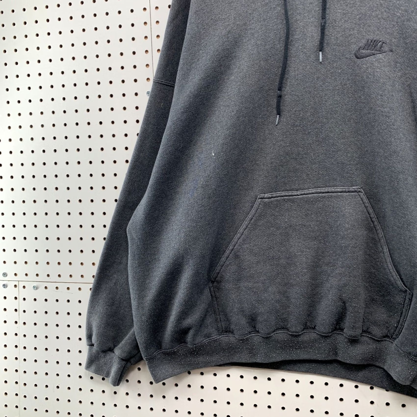 Nike VINTAGE Nike Hoodie Mens XL Gray Heavyweight Swoosh 90s Sweatshirt Pullover USA Size US XL / EU 56 / 4 - 3 Thumbnail