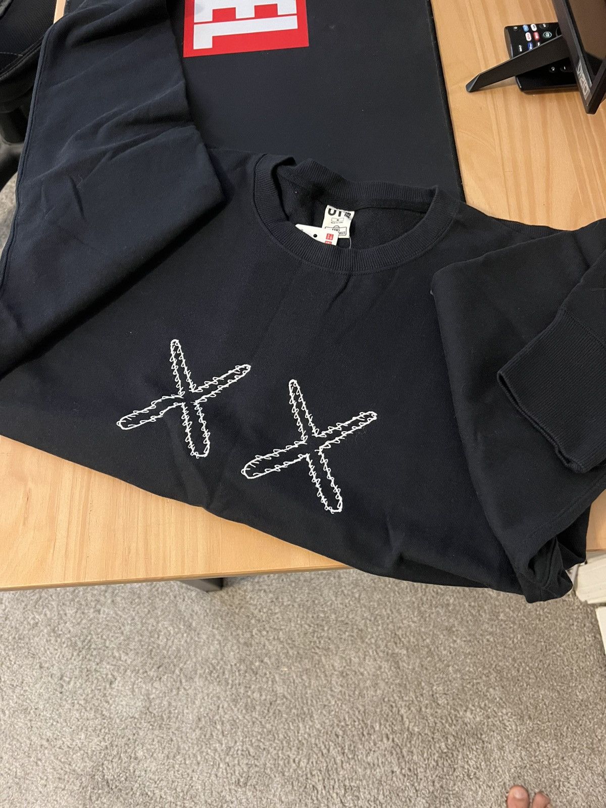 Kaws × Uniqlo KAWS x Uniqlo x Sesame Street Sweatshirt – Black – NWT Size US M / EU 48-50 / 2 - 1 Thumbnail