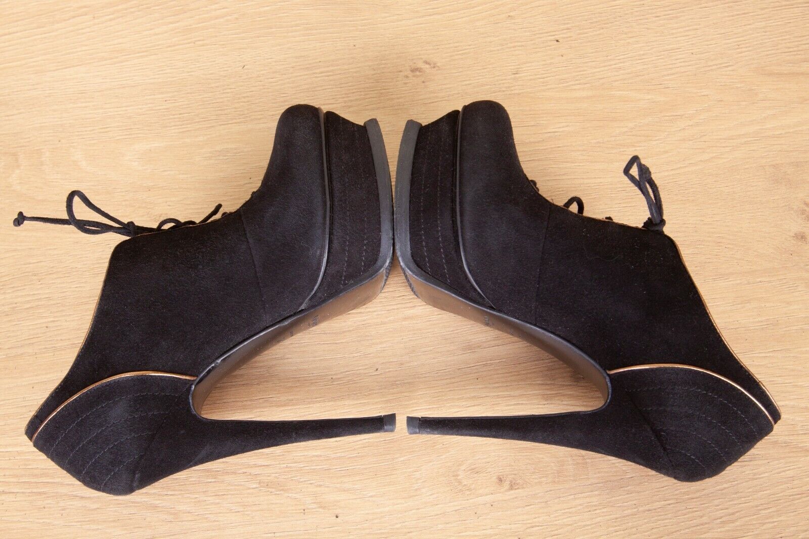 Yves Saint Laurent Yves Saint Laurent YSL Black Suede Leather Heels Size US 7 / IT 37 - 7 Thumbnail