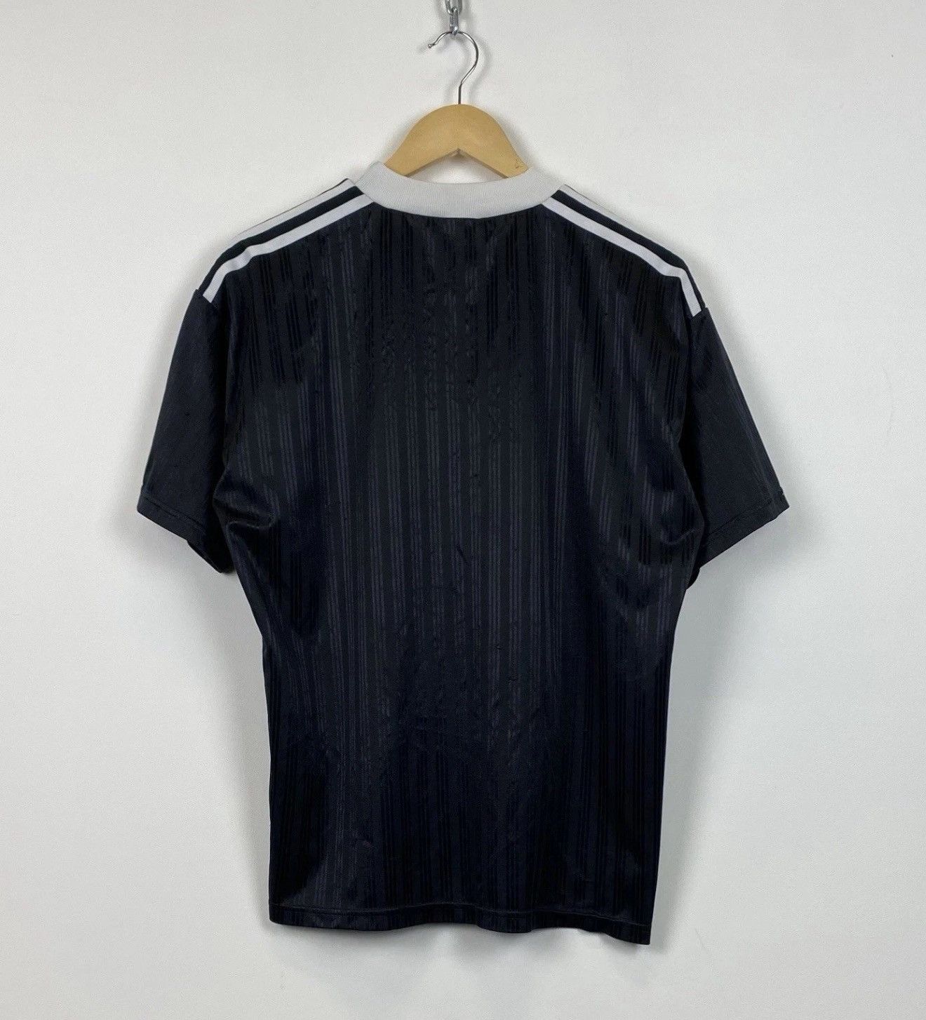 Adidas Vintage Adidas Black T-Shirt Made In England 90’s Big Logo Size US M / EU 48-50 / 2 - 8 Thumbnail
