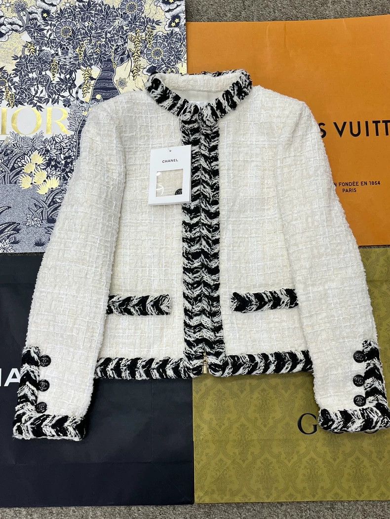 Chanel chanel White and black rolled-edged diamond-button jacket Size XS / US 0-2 / IT 36-38 - 1 Thumbnail