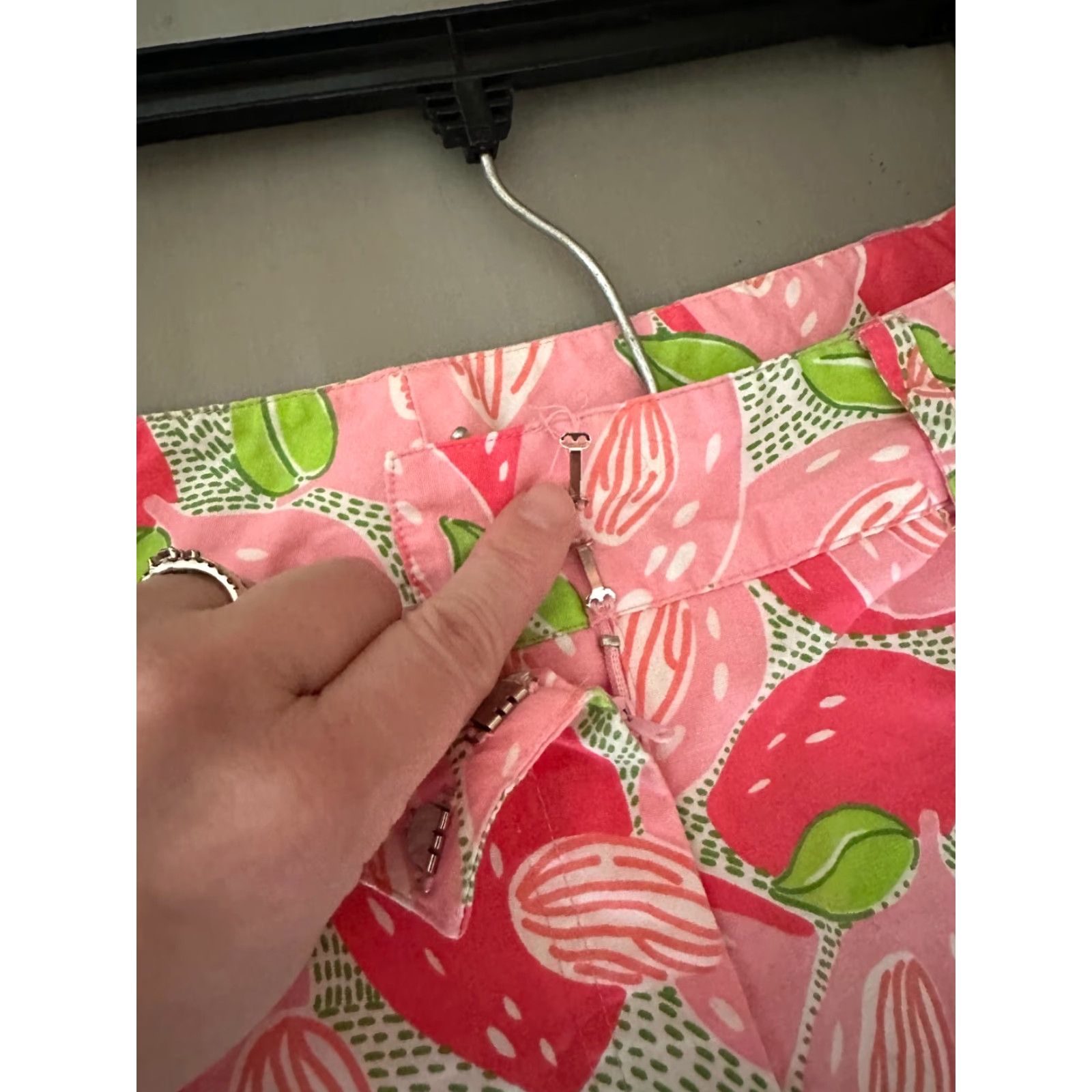 Lilly Pulitzer Lilly Pulitzer Pants Multicolor Womens Size 0 Ankle Fruits Regulation Closure Repaired Needs See Description Size 25" / US 0 / IT 36 - 5 Thumbnail